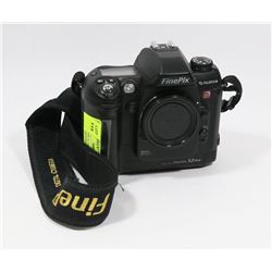 FUJI FINEPIX S2 PRO DIGITAL SLR CAMERA. NO LENSE.