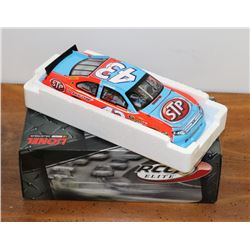 RICHARD PETTY 1:24 AUTOGRAPHED RCCA ELITE DIECAST.