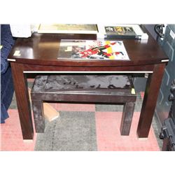 SHOWHOME WOOD TONE KITCHEN TABLE WITH LEAF.