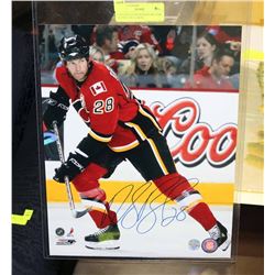 CALGARY FLAMES ROBYN REGEHR SIGNED 11X14 PHOTO