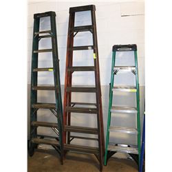 FEATHERLITE 8FT FIBERGLASS LADDER.