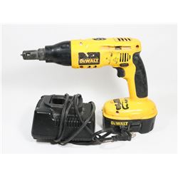 DEWALT 18V DRILL WITH BATTERY AND CHARGER.