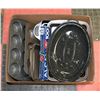 Image 1 : BOX W/7 BAKING PANS, 1 ROASTER AND BOX