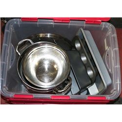 METAL BAKEWARE TOTE.