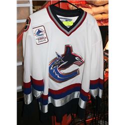 VANCOUVER CANUCKS CCM JERSEY ADULT EXTRA LARGE.