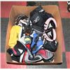 Image 1 : LARGE BOX OF HOCKEY EQUIPMENT SIZE JR.