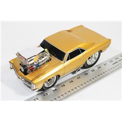 MUSCLE MACHINES 1966 PONTIAC GTO 1:18 DIE CAST.