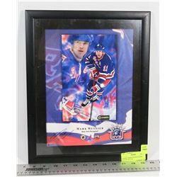 FRAMED MARK MESSIER SIGNED PICTURE NO COA.