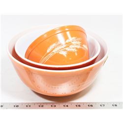 SET OF 3 VINTAGE PYREX OVENSAFE BOWLS.