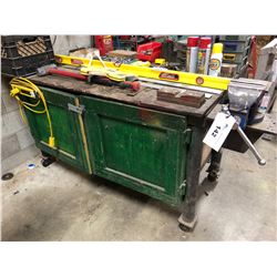 HEAVY DUTY MOBILE WORK BENCH WITH BENCH VISE