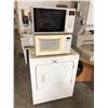 Image 1 : CLOTHES DRYER & 2 MICROWAVES