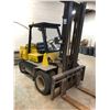 Image 2 : HYSTER 2 STAGE 8,000 LB CAPACITY PROPANE FORKLIFT WITH SIDE SHIFT