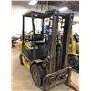 Image 2 : YALE 3 STAGE 4,900 LB CAPACITY PROPANE FORKLIFT WITH SIDE SHIFT