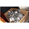 Image 2 : BOX OF ALUMINUM SPRING CLAMPS