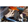 Image 2 : 8 PAIRS OF THINSULATE WOOL GLOVES