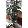 Image 2 : ARTIFICIAL TREE