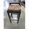 Image 1 : MODERN BAR STOOL