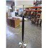 Image 2 : MODERN FLOOR LAMP