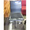 Image 3 : BLACK LEATHER AND CHROME MODERN GAS LIFT OFFICE CHAIR