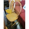 Image 3 : 3 WOOD CHAIRS