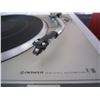Image 2 : PIONEER QUARTZ PL-300 AUTO RETURN RECORD PLAYER