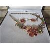Image 2 : COLORED RHINESTONE NECKLACE AND EARRING SET IN CASE
