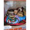 Image 2 : 2 TRAYS OF VASES
