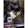 Image 2 : 2 TRAYS OF CHESS PIECES, CRYSTAL, LEADED GLASS, BRASS WARE