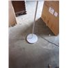 Image 2 : METAL SILVER FLOOR LAMP WITH BENDABLE READING LAMP