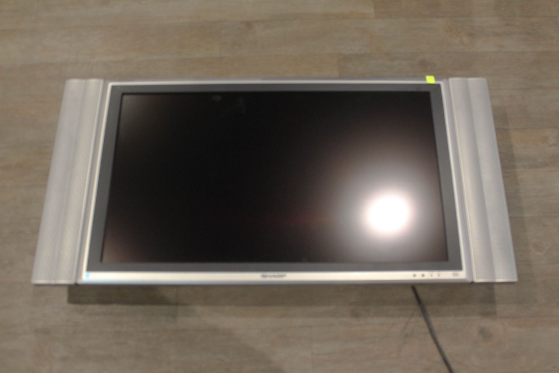 SHARP AQUOS 32" TV WITH SIDE SPEAKERS