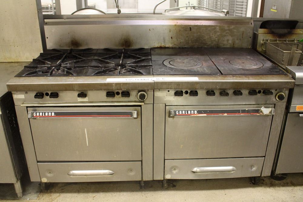 GARLAND DOUBLE DOOR OVEN ,4 BURNER & FLAT TOP