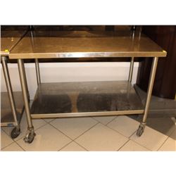 STAINLESS STEEL TABLE ON CASTORS