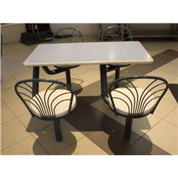 INDOOR/OUTDOOR 4 SEAT CLUSTER TABLE