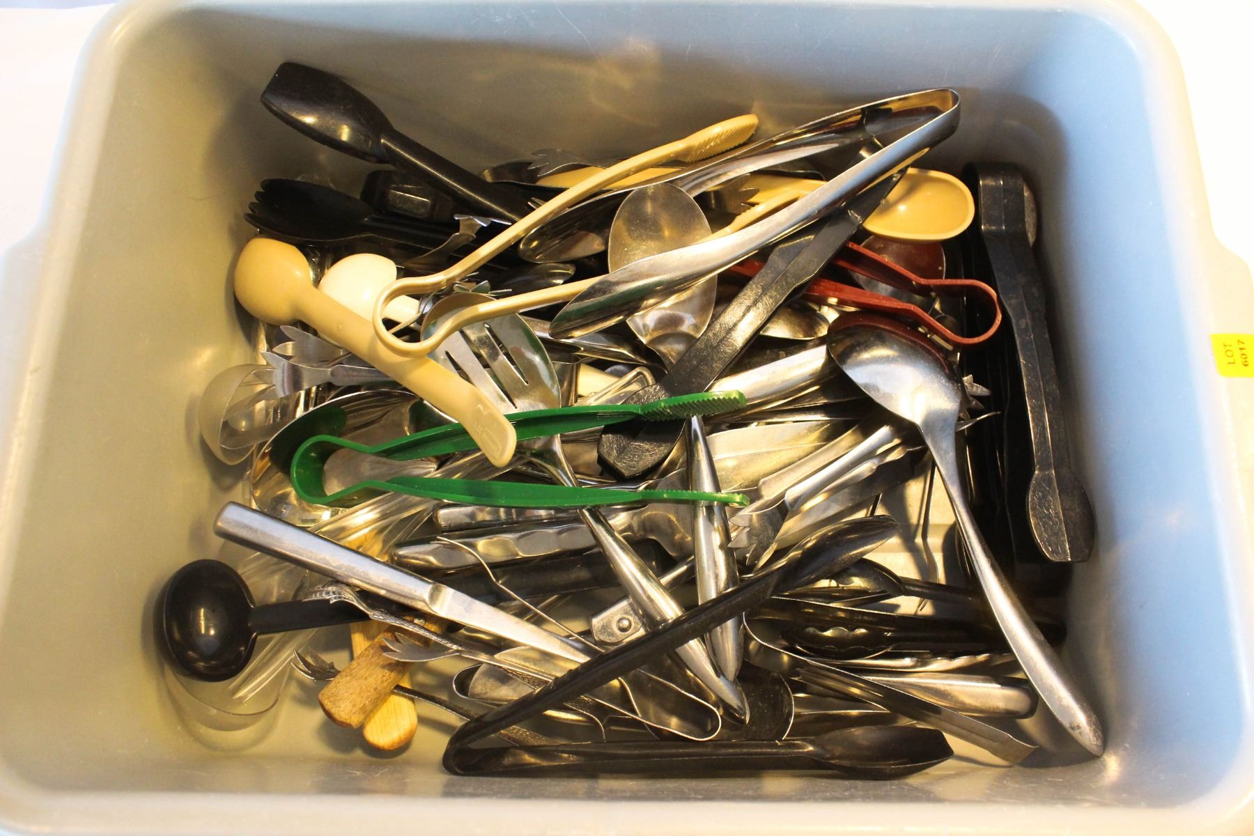 TUB W/ ASSORTED COMMERCIAL KITCHEN UTENSILS