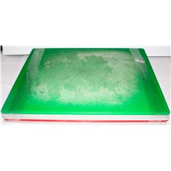 5 ASSORTED PLASTIC CUTTING BOARDS