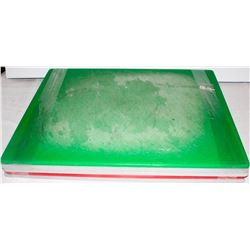 5 ASSORTED PLASTIC CUTTING BOARDS