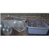 Image 1 : TWO BUS PANS OF DECORATIVE GLASS BOWLS