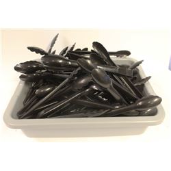 BUS TRAY OF 12" PLASTIC TONGS