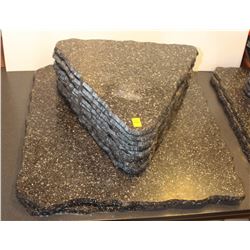 LOT OF SQUARE AND TRIANGULAR SERVING PLATES