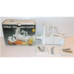 IN BOX WORLD CUISINE SPIRAL VEGETABLE SLICER