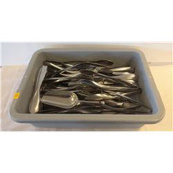 BUS TRAY WITH ST STEEL SERVING TONGS AND GRAVY
