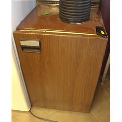 WOODS MINE BAR FRIDGE WITH WOOD GRAIN STYLE TABLE