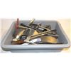 Image 1 : BUS TRAY OF CONTENTS