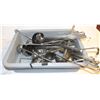 Image 1 : BUS TRAY OF CONTENTS