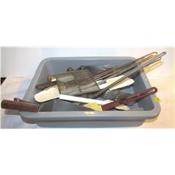 BUS TRAY OF CONTENTS