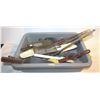 Image 1 : BUS TRAY OF CONTENTS