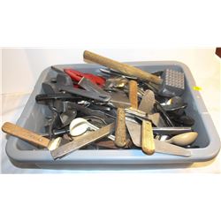 BUS TRAY OF CONTENTS