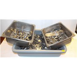 BUS PAN WITH TWO 1/2 SIZE INSERTS AND ASSORTED