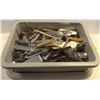 Image 1 : BUS PAN WITH STEEL SERVING SPATULAS, STEEL TONGS