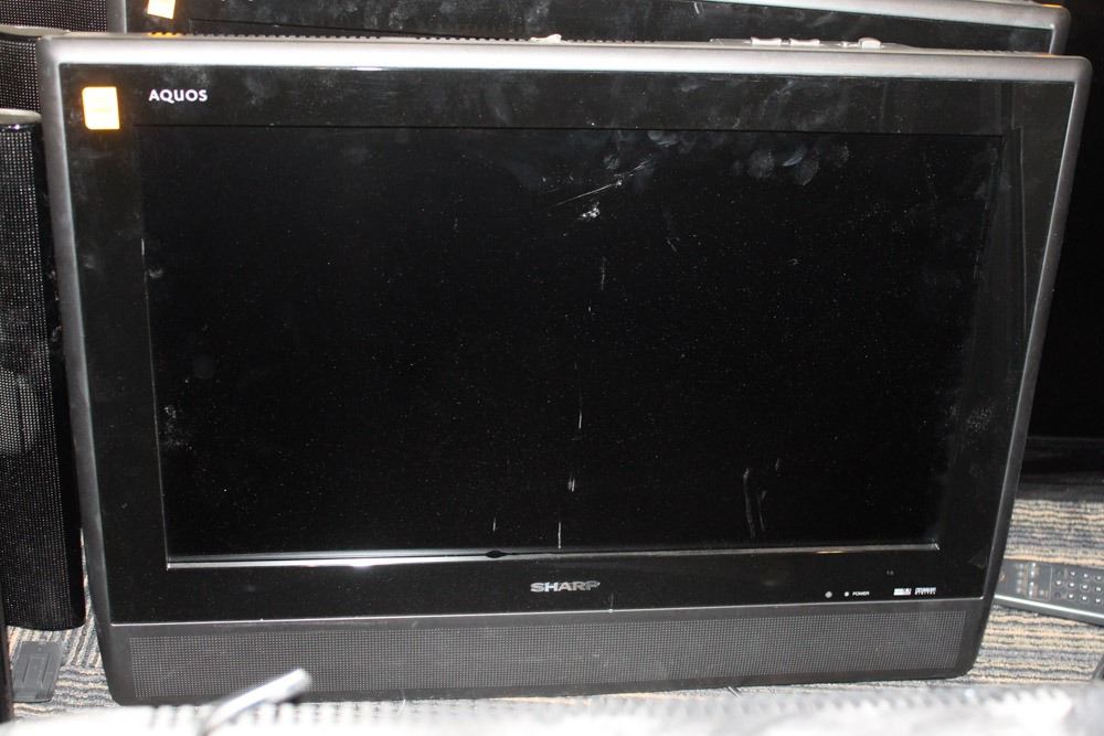 SHARP AQUOS 26" LIQUID CRYSTAL TV MODEL LC26D40U